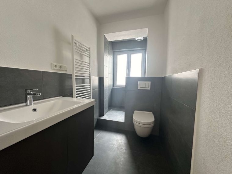 Sonnig & hochwertig saniert: 3-Zimmer-Wohnung mit Balkon am Hasenberg – Bild 4