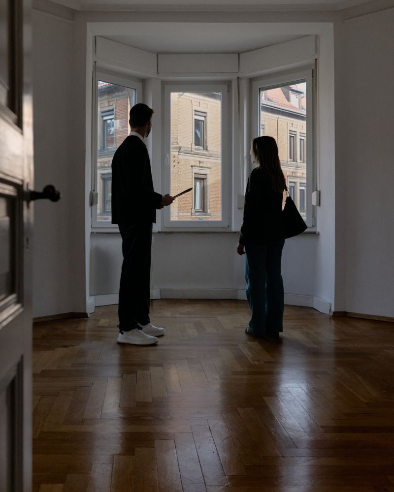 Besichtigung in einem Erkerzimmer